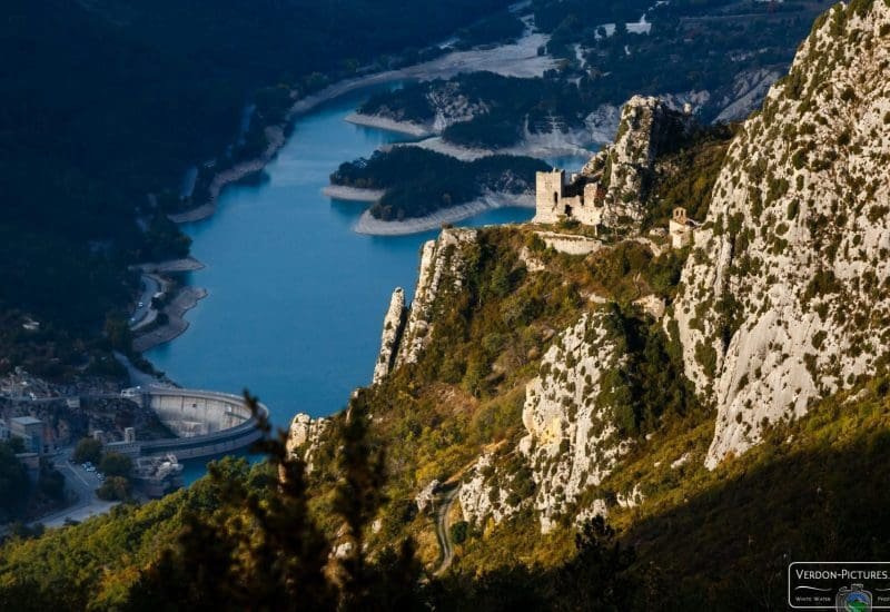 Lac de Castillon vue sur le barrage - Alpes de haute Provence